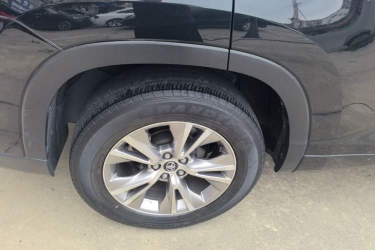 Used Toyota Highlander 2018 2.0T Two-Wheel Drive Elite Version 5 Seats China VI Standard Right Rear Wheel Hub