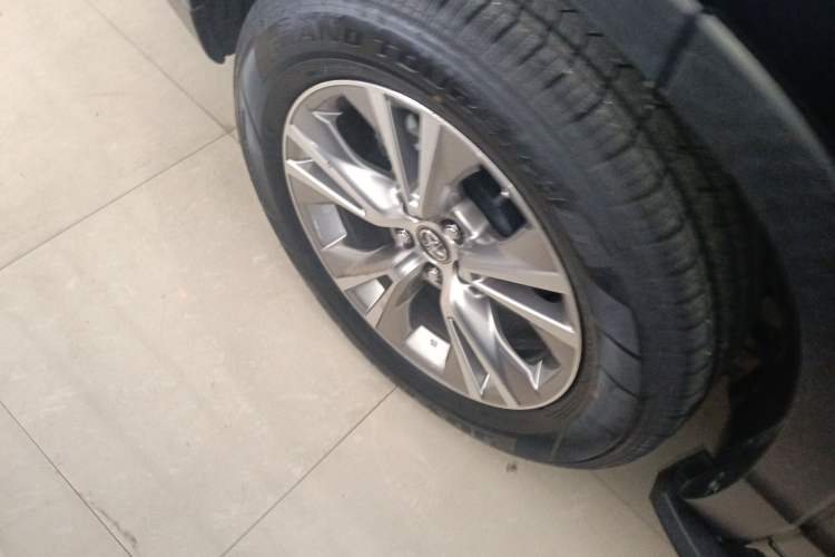 Used Toyota Highlander 2018 2.0T Two-Wheel Drive Elite Version 5 Seats China VI Standard Right Rear Wheel Hub