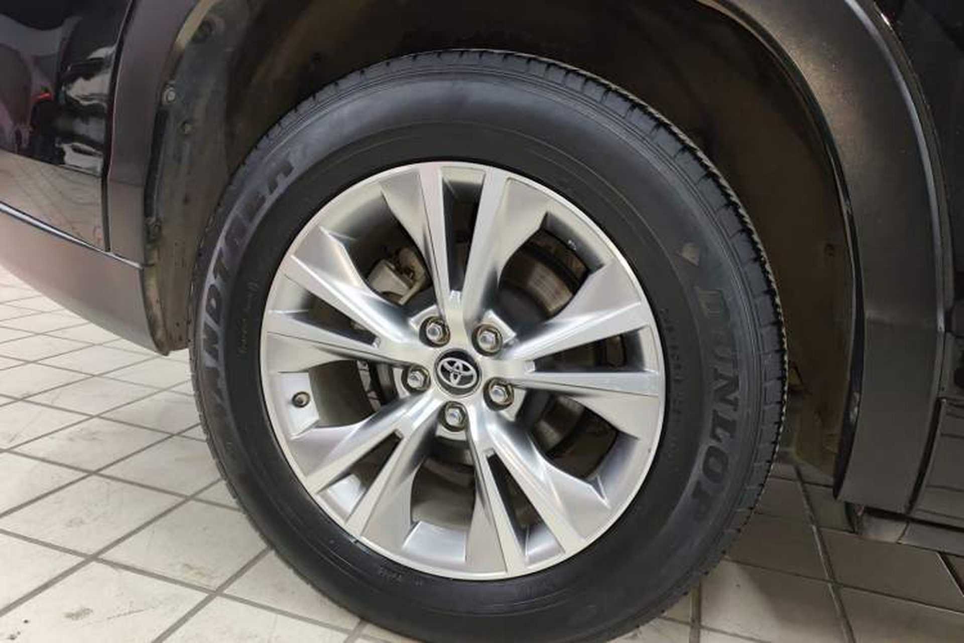Used Toyota Highlander 2018 2.0T Four-Wheel Drive Elite Edition 7 Seats China VI Standard Right Rear Wheel Hub