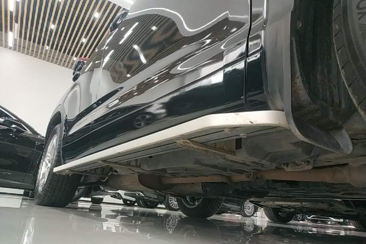 Used Toyota Highlander 2018 2.0T Two-Wheel Drive Luxury Edition 7 Seats China VI Standard Right Side Sill
