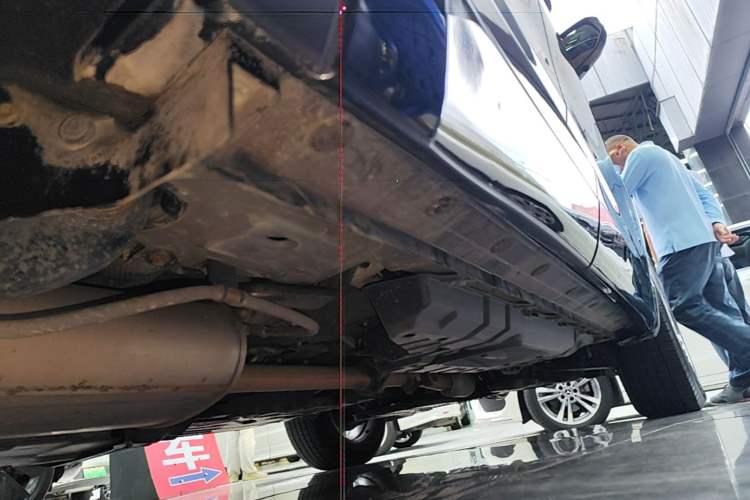 Used Toyota Highlander 2018 2.0T Two-Wheel Drive Elite Edition 7 Seats China VI Standard Right Side Sill