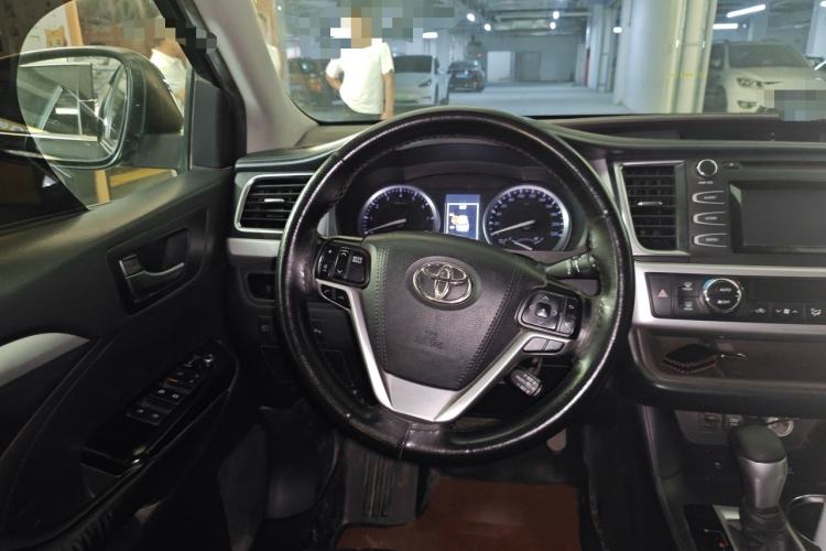 Used Toyota Highlander 2018 2.0T Four-Wheel Drive Luxury Version 7 Seats China VI Standard Steering Wheel