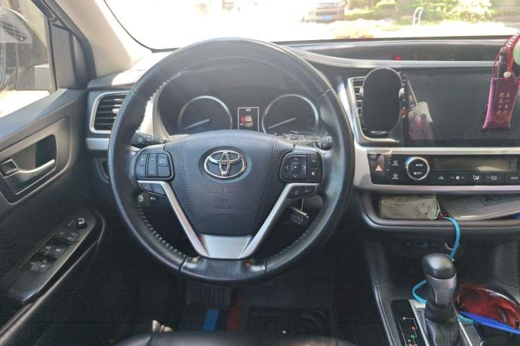 Used Toyota Highlander 2018 2.0T Four-Wheel Drive Luxury Edition 7 Seats China V Emission Standard Steering Wheel