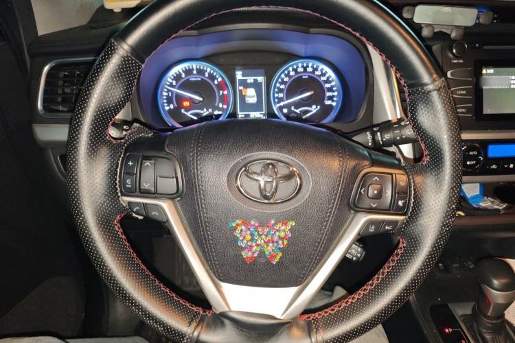 Used Toyota Highlander 2018 2.0T Four-Wheel Drive Luxury Version 7 Seats China VI Standard Steering Wheel