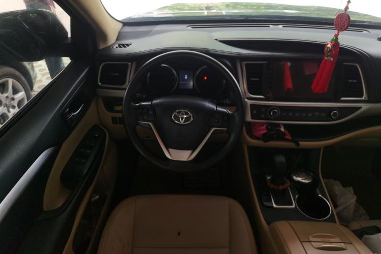 Used Toyota Highlander 2018 2.0T Two-Wheel Drive Elite Version 5 Seats China VI Standard Steering Wheel