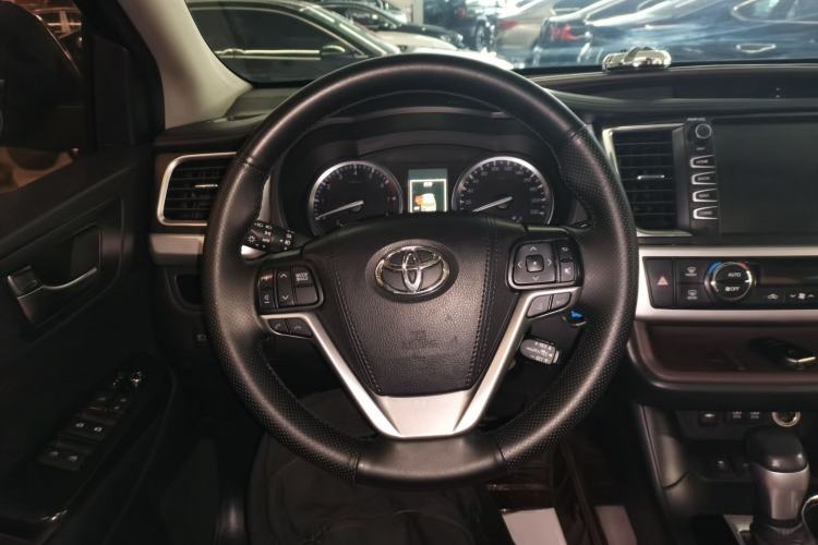 Used Toyota Highlander 2018 2.0T Four-Wheel Drive Knight Edition 7 Seats China VI Standard Steering Wheel