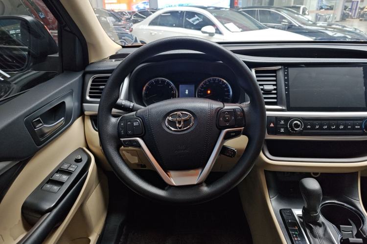 Used Toyota Highlander 2018 2.0T Two-Wheel Drive Elite Edition 7 Seats China VI Standard Steering Wheel