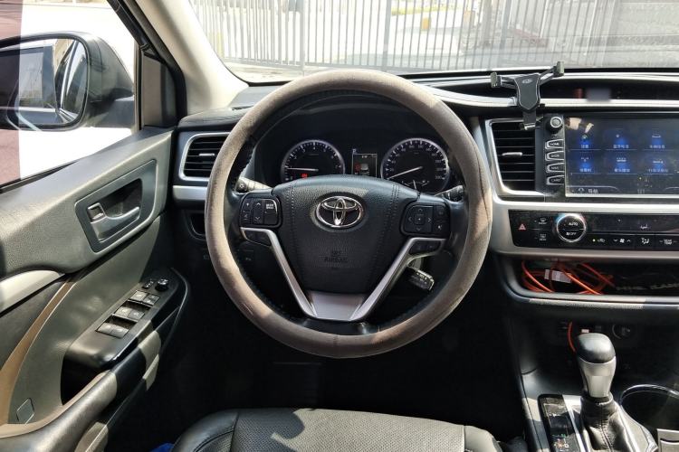 Used Toyota Highlander 2018 2.0T Four-Wheel Drive Luxury Version 7 Seats China VI Standard Steering Wheel