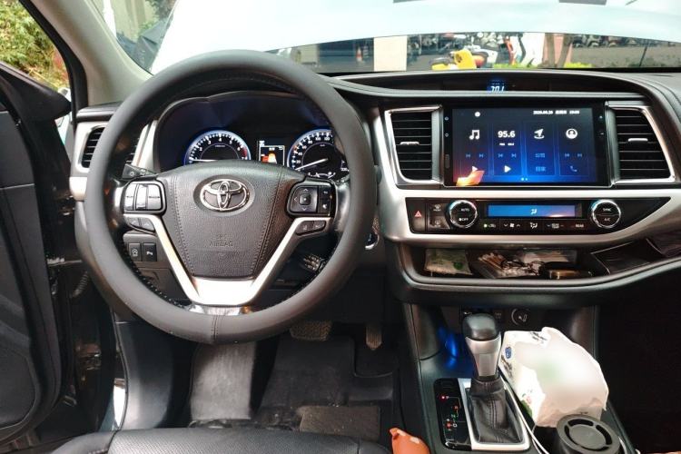 Used Toyota Highlander 2018 2.0T Four-Wheel Drive Prestige Version 7 Seats China VI Standard Steering Wheel