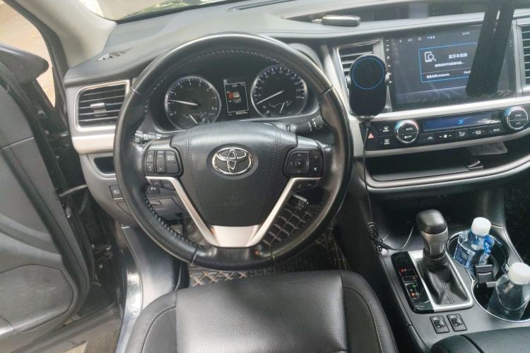 Used Toyota Highlander 2018 2.0T Four-Wheel Drive Luxury Edition 7 Seats China V Emission Standard Steering Wheel