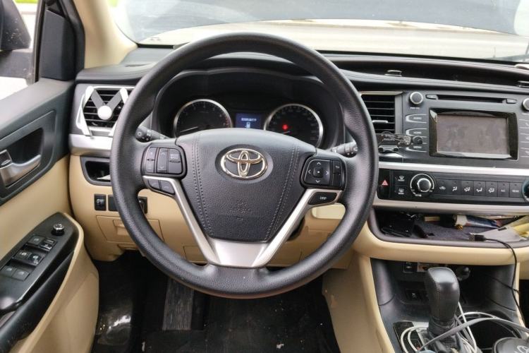 Used Toyota Highlander 2018 2.0T Two-Wheel Drive Elite Version 5 Seats China VI Standard Steering Wheel