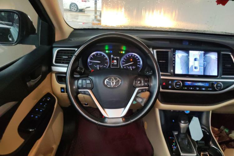 Used Toyota Highlander 2018 2.0T Four-Wheel Drive Luxury Version 7 Seats China VI Standard Steering Wheel