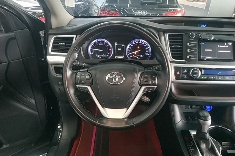 Used Toyota Highlander 2018 2.0T Two-Wheel Drive Luxury Edition 7 Seats China VI Standard Steering Wheel