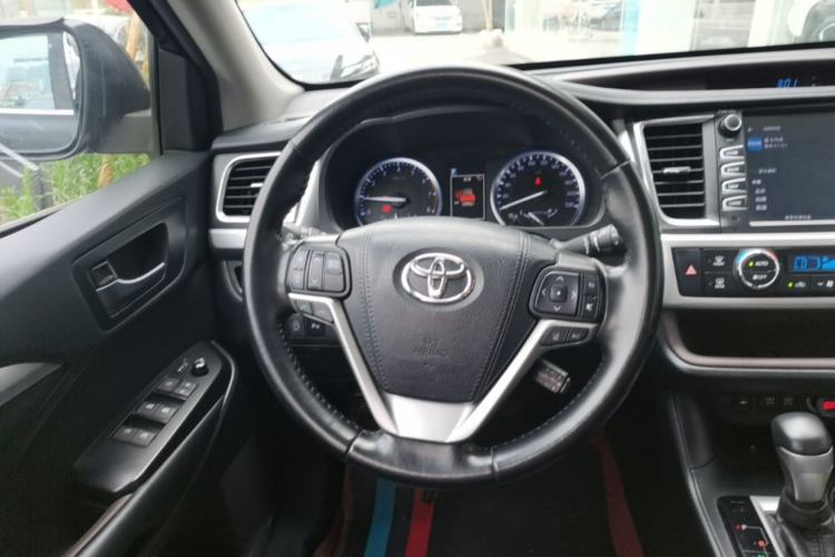 Used Toyota Highlander 2018 2.0T Four-Wheel Drive Luxury Version 7 Seats China VI Standard Steering Wheel