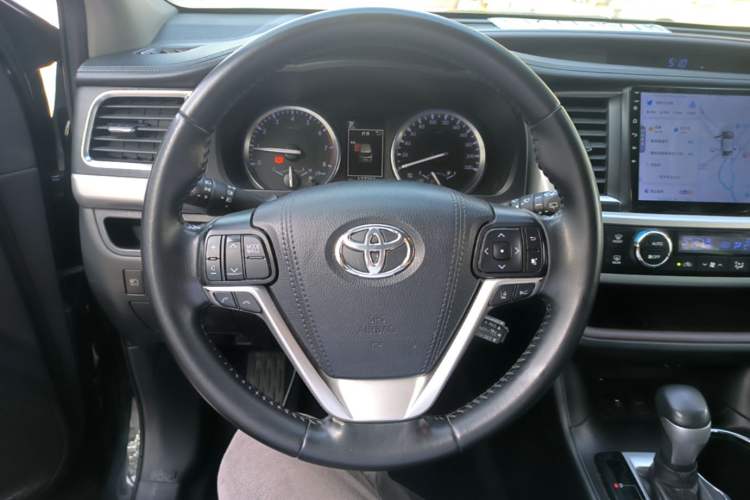 Used Toyota Highlander 2018 2.0T Four-Wheel Drive Luxury Version 7 Seats China VI Standard Steering Wheel