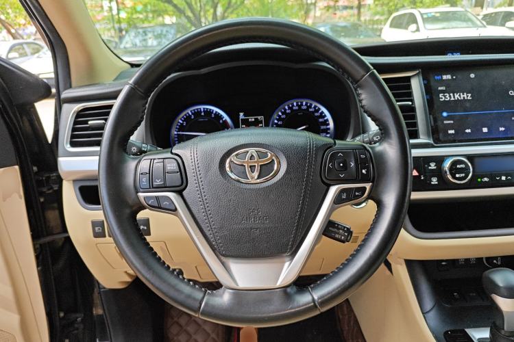 Used Toyota Highlander 2018 2.0T Four-Wheel Drive Prestige Version 7 Seats China VI Standard Steering Wheel