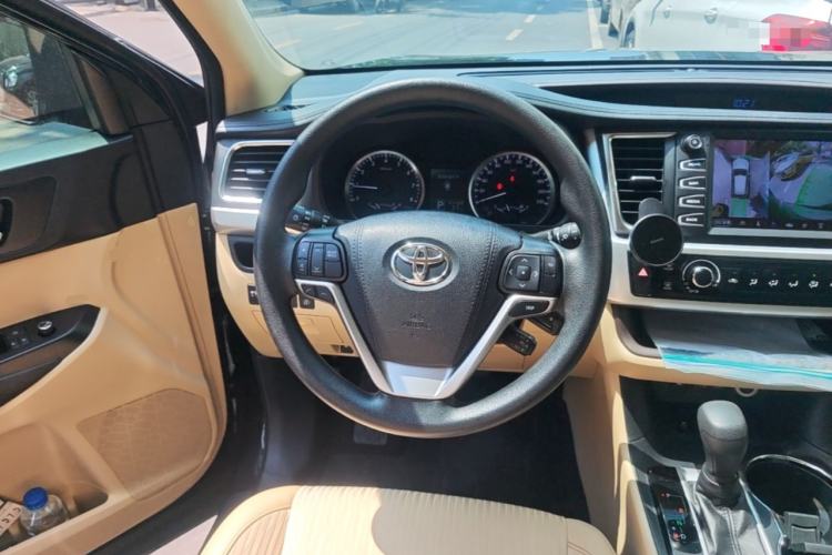 Used Toyota Highlander 2018 2.0T Two-Wheel Drive Elite Version 5 Seats China VI Standard Steering Wheel