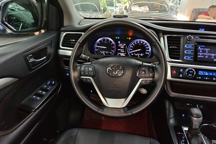 Used Toyota Highlander 2018 2.0T Four-Wheel Drive Luxury Version 7 Seats China VI Standard Steering Wheel
