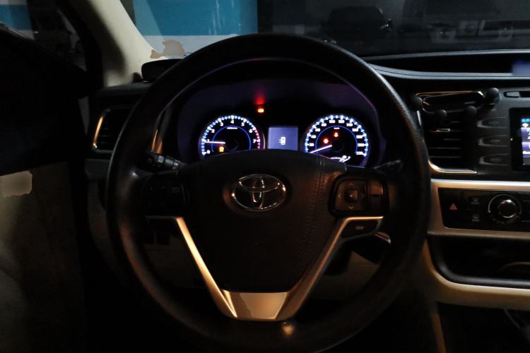 Used Toyota Highlander 2018 2.0T Two-Wheel Drive Elite Edition 7 Seats Emission Standard China V Steering Wheel