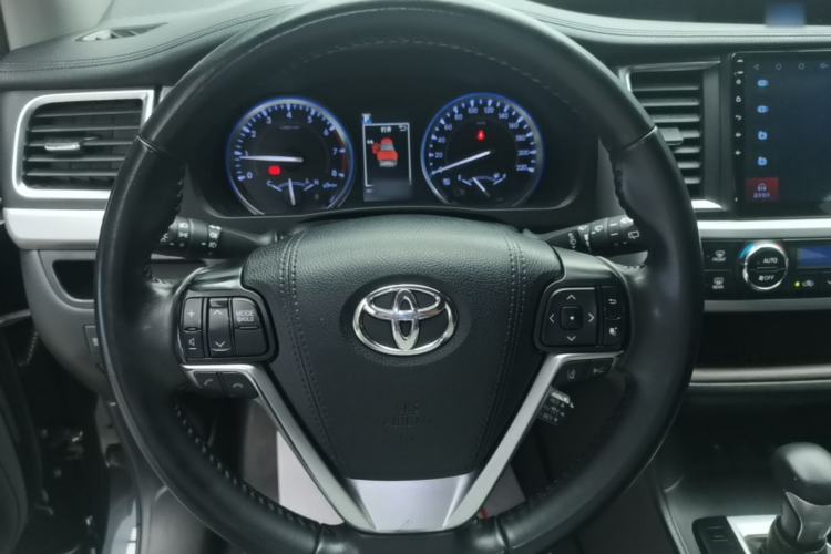 Used Toyota Highlander 2018 2.0T Four-Wheel Drive Luxury Version 7 Seats China VI Standard Steering Wheel