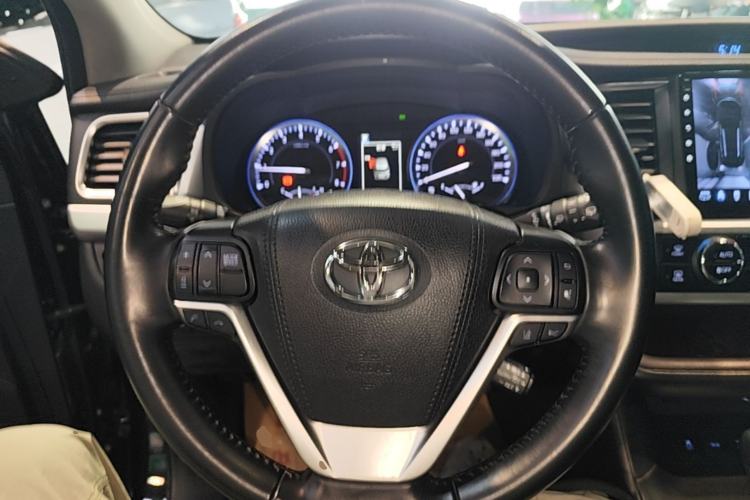 Used Toyota Highlander 2018 2.0T Four-Wheel Drive Luxury Version 7 Seats China VI Standard Steering Wheel