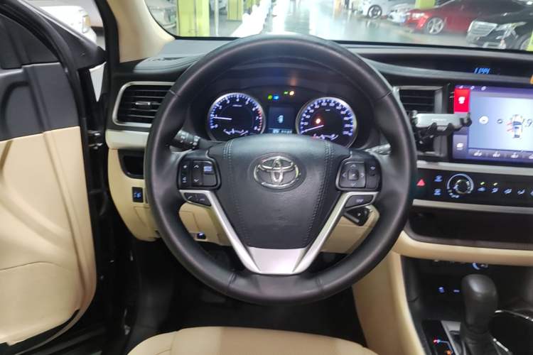 Used Toyota Highlander 2018 2.0T Two-Wheel Drive Elite Version 5 Seats China VI Standard Steering Wheel