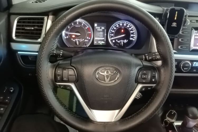 Used Toyota Highlander 2018 2.0T Four-Wheel Drive Luxury Version 7 Seats China VI Standard Steering Wheel
