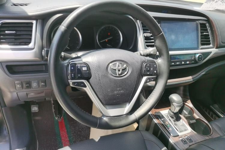 Used Toyota Highlander 2018 2.0T Four-Wheel Drive Luxury Edition 7 Seats China V Emission Standard Steering Wheel