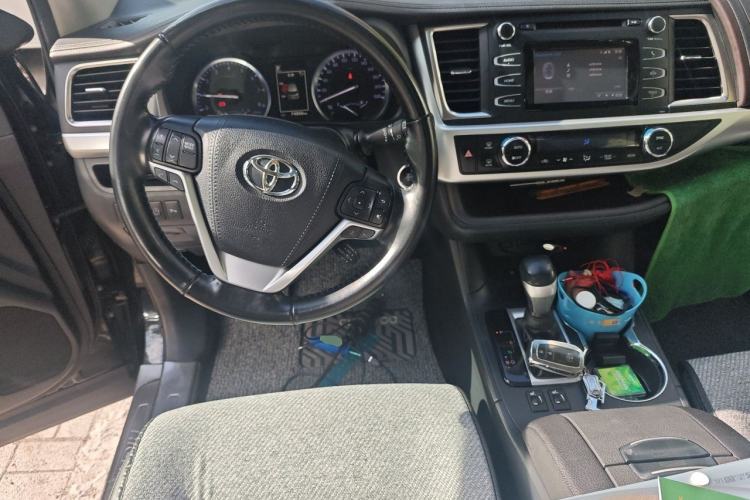 Used Toyota Highlander 2018 2.0T Four-Wheel Drive Luxury Edition 7 Seats China V Emission Standard Steering Wheel