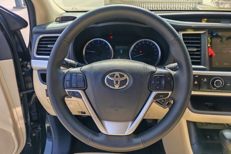 Used Toyota Highlander 2018 2.0T Two-Wheel Drive Elite Edition 7 Seats China VI Standard Steering Wheel