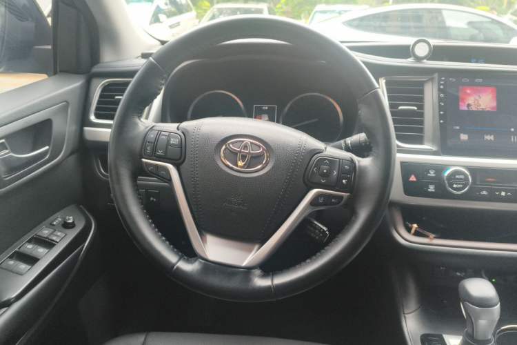 Used Toyota Highlander 2018 2.0T Four-Wheel Drive Luxury Edition 7 Seats China V Emission Standard Steering Wheel