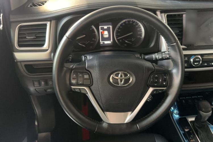 Used Toyota Highlander 2018 2.0T Four-Wheel Drive Luxury Version 7 Seats China VI Standard Steering Wheel