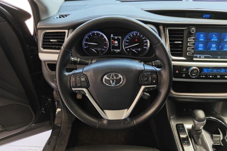 Used Toyota Highlander 2018 2.0T Four-Wheel Drive Luxury Edition 7 Seats China V Emission Standard Steering Wheel
