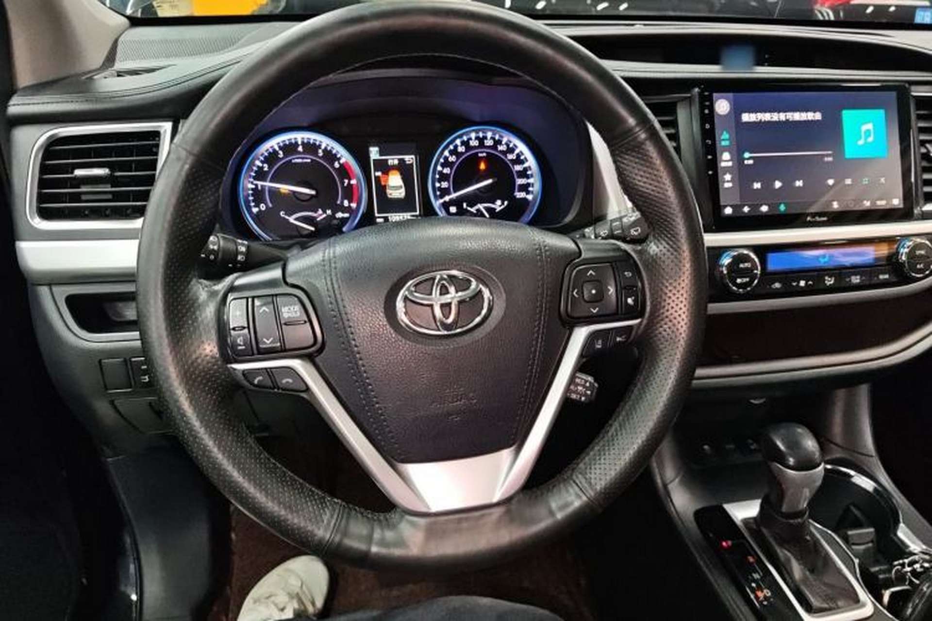 Used Toyota Highlander 2018 2.0T Four-Wheel Drive Luxury Edition 7 Seats China V Emission Standard Steering Wheel