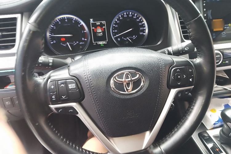 Used Toyota Highlander 2018 2.0T Four-Wheel Drive Prestige Version 7 Seats China V Emission Standard Steering Wheel