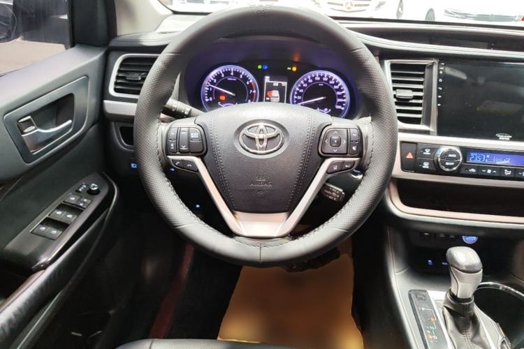 Used Toyota Highlander 2018 2.0T Four-Wheel Drive Luxury Edition 7 Seats China V Emission Standard Steering Wheel