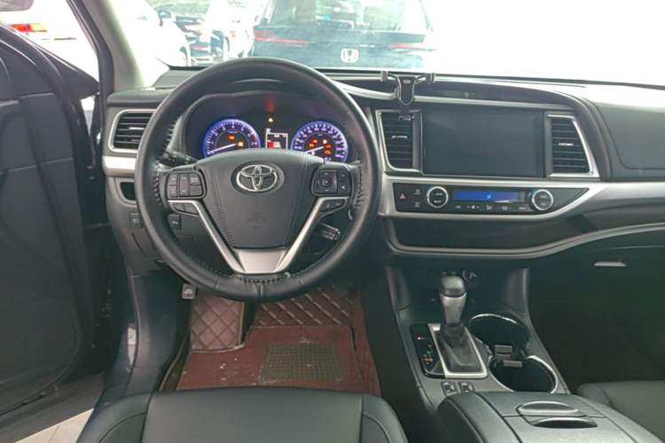Used Toyota Highlander 2018 2.0T Four-Wheel Drive Prestige Version 7 Seats China VI Standard Steering Wheel