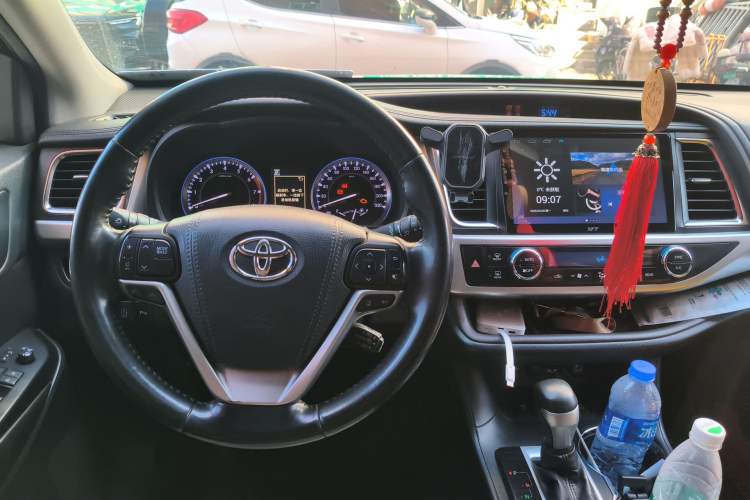 Used Toyota Highlander 2018 2.0T Four-Wheel Drive Luxury Edition 7 Seats China V Emission Standard Steering Wheel
