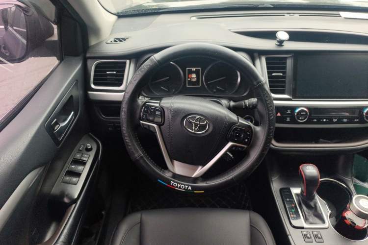 Used Toyota Highlander 2018 2.0T Four-Wheel Drive Prestige Version 7 Seats China V Emission Standard Steering Wheel