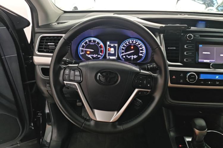 Used Toyota Highlander 2018 2.0T Four-Wheel Drive Knight Edition 7 Seats China VI Standard Steering Wheel