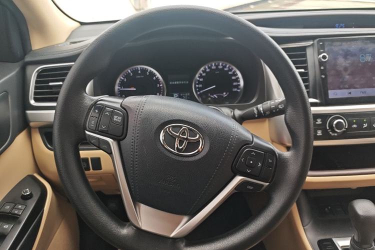 Used Toyota Highlander 2018 2.0T Two-Wheel Drive Elite Version 5 Seats China VI Standard Steering Wheel