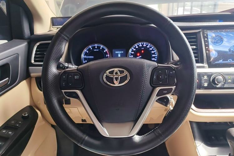 Used Toyota Highlander 2018 2.0T Two-Wheel Drive Elite Version 5 Seats China VI Standard Steering Wheel
