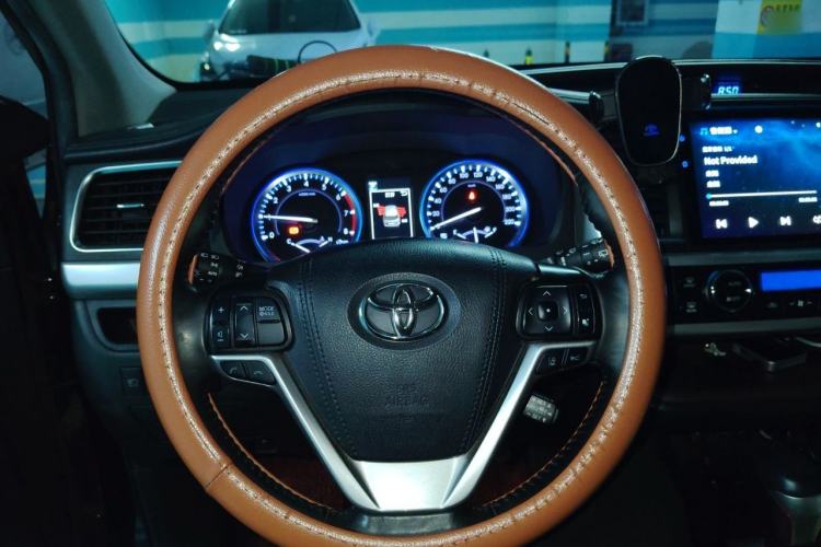 Used Toyota Highlander 2018 2.0T Four-Wheel Drive Prestige Version 7 Seats China VI Standard Steering Wheel