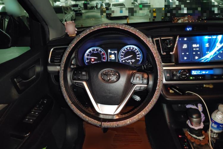 Used Toyota Highlander 2018 2.0T Four-Wheel Drive Prestige Version 7 Seats China V Emission Standard Steering Wheel