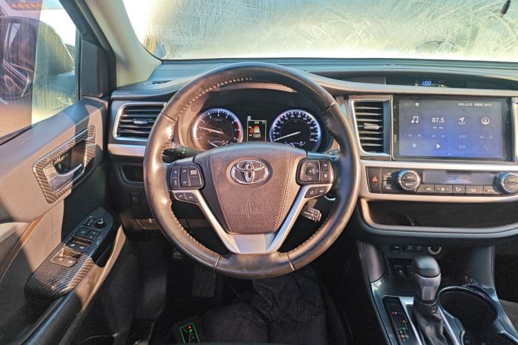 Used Toyota Highlander 2018 2.0T Two-Wheel Drive Prestige Edition 7 Seats China VI Standard Steering Wheel
