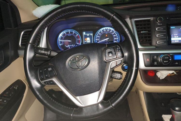 Used Toyota Highlander 2018 2.0T Four-Wheel Drive Luxury Edition 7 Seats China V Emission Standard Steering Wheel