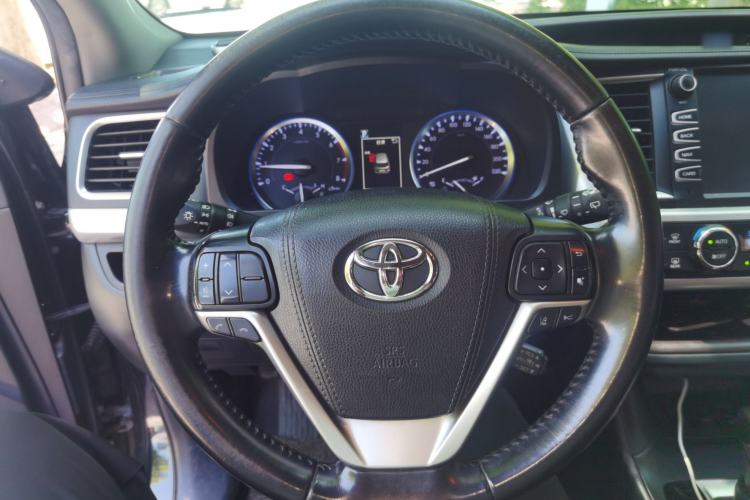 Used Toyota Highlander 2018 2.0T Four-Wheel Drive Knight Edition 7 Seats China VI Standard Steering Wheel