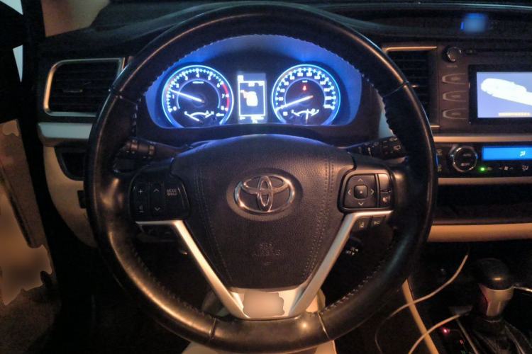 Used Toyota Highlander 2018 2.0T Four-Wheel Drive Luxury Edition 7 Seats China V Emission Standard Steering Wheel