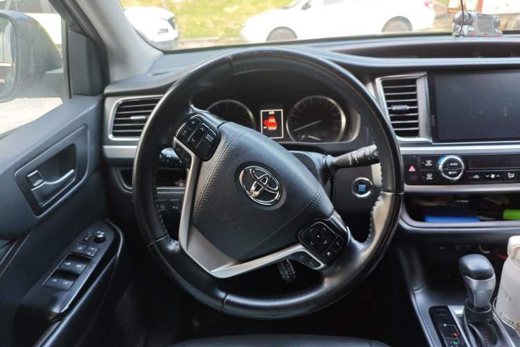Used Toyota Highlander 2018 2.0T Four-Wheel Drive Prestige Version 7 Seats China V Emission Standard Steering Wheel