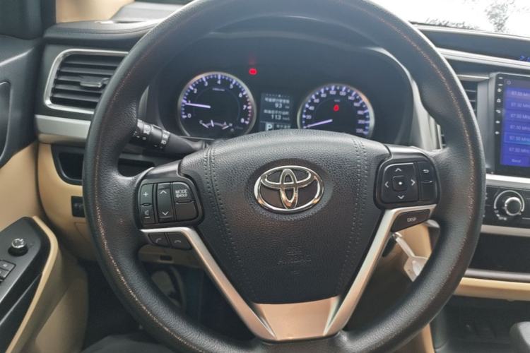 Used Toyota Highlander 2018 2.0T Two-Wheel Drive Elite Edition 5 Seats Emission Standard China V Steering Wheel